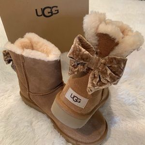 NIB UGG Mini Bailey Bow Boots, size 8, UNWORN